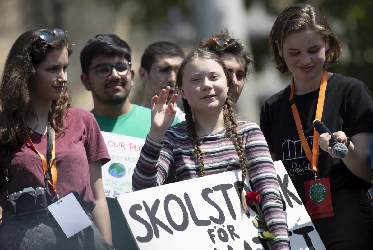 "Musimy przygotować się na długą walkę" - powiedziała w piątek w Rzymie 16-letnia szwedzka aktywistka Greta Thunberg, inicjatorka strajków szkolnych w obronie klimatu, podczas manifestacji z udziałem kilku tysięcy młodych Włochów. "My zmieniamy świat" - dodała.