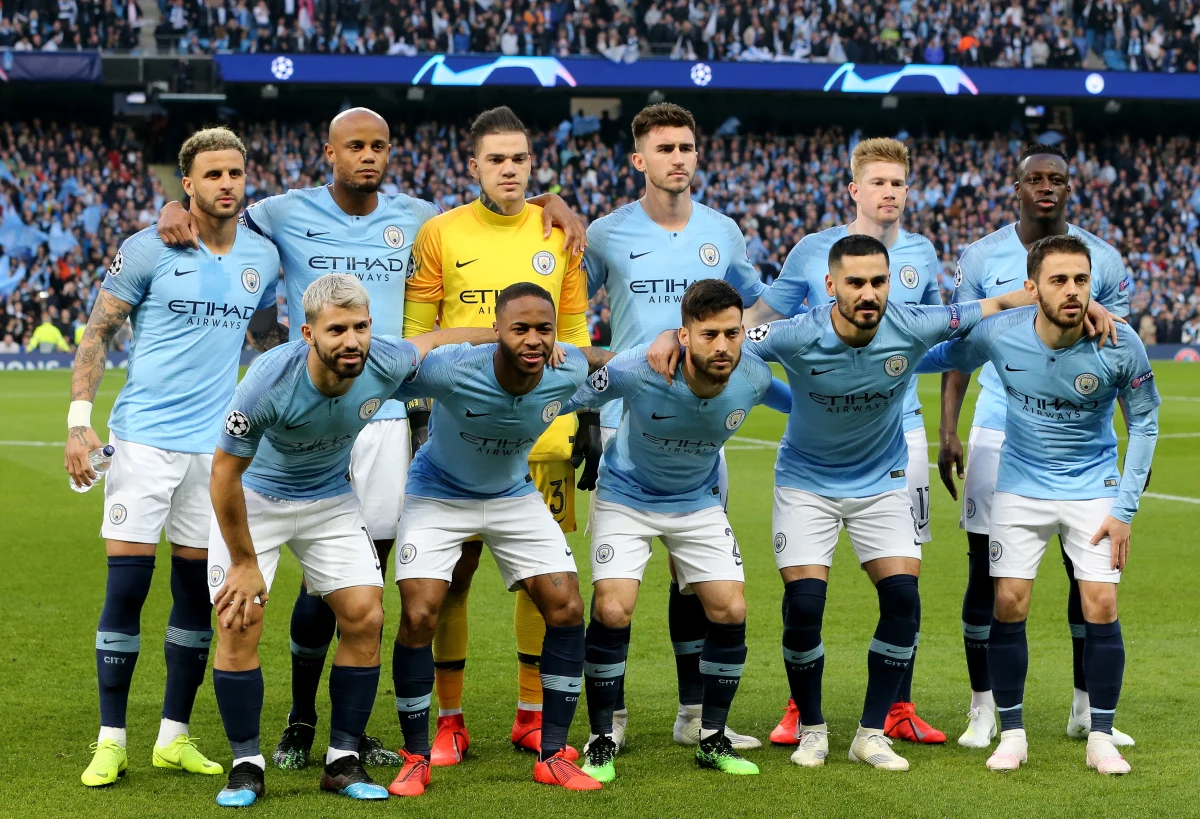 Kibice Manchesteru City będą mieli do dyspozycji 26 autokarów, które zawiozą ich na finałowy mecz piłkarskiego Pucharu Anglii, 18 maja na Wembley. Wynajęło je dla fanów 26 piłkarzy drużyny mistrza Anglii w podziękowaniu za wspieranie zespołu w całym sezonie.