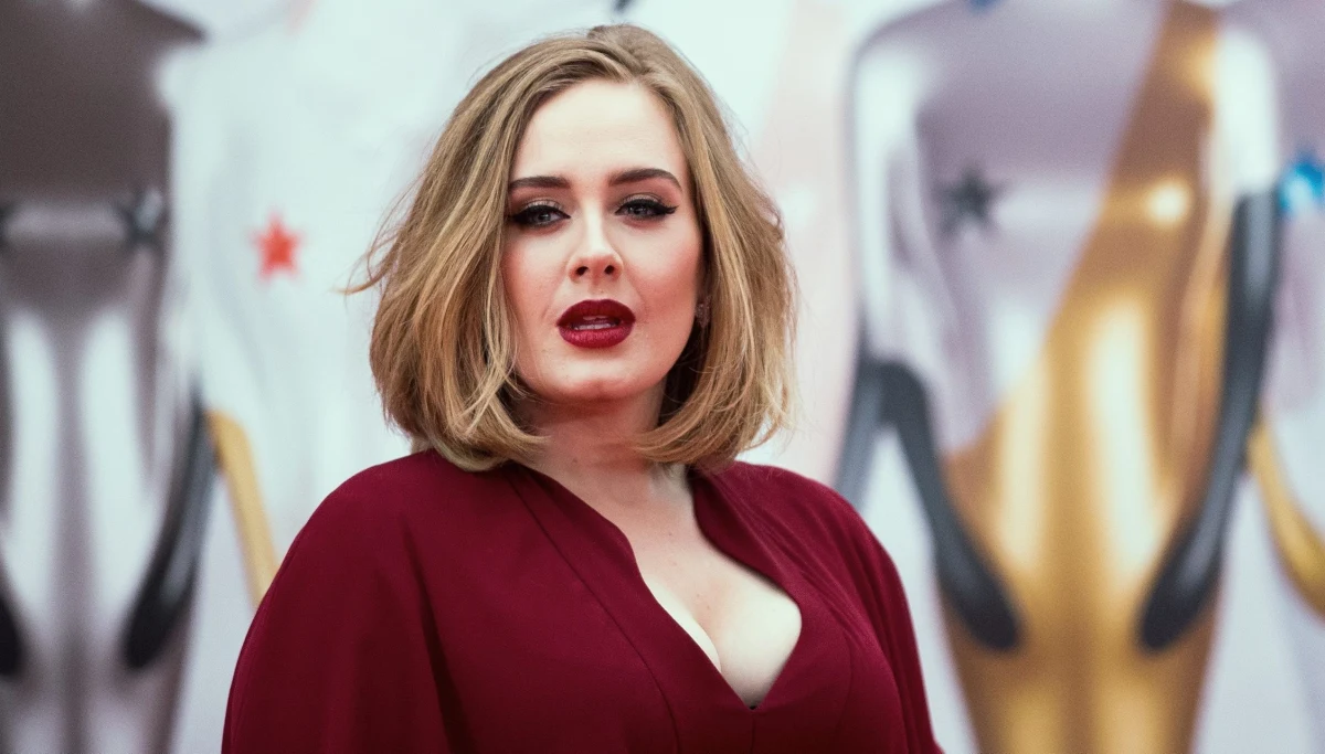 ​Popularna piosenkarka Adele i jej partner Simon Konecki ogłosili, że rozstali się po trzech latach małżeństwa.