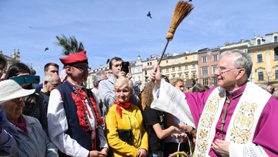 Tłumy wiernych z całej Polski na krakowskim rynku