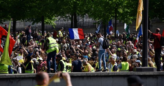 W Paryżu i innych miastach Francji w 23. sobotę z rzędu zebrali się zwolennicy ruchu "żółtych kamizelek". Do wczesnych godzin popołudniowych w stolicy zatrzymano 126 osób, doszło też do starć między protestującymi a pilnującymi porządku funkcjonariuszami.