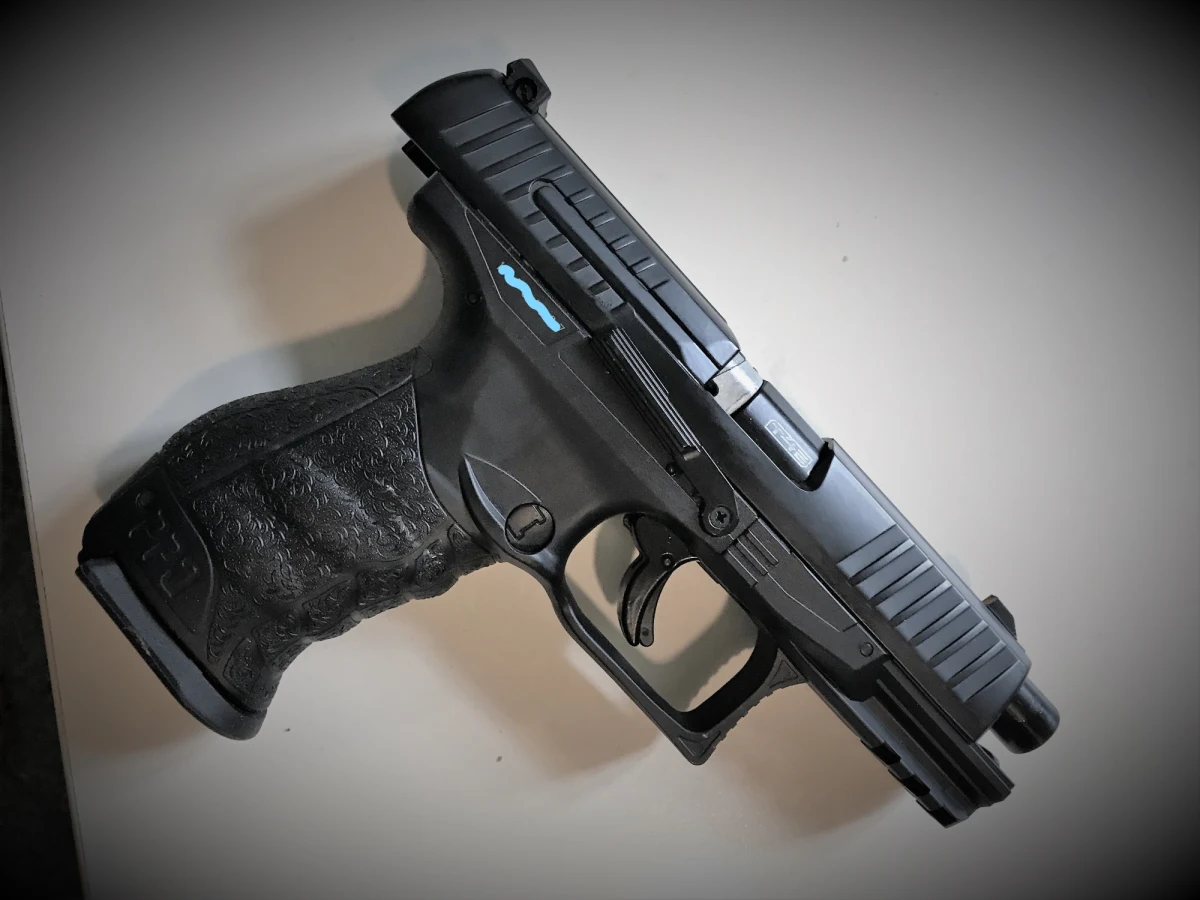 49-letni mężczyzna zmarł po postrzale w głowę podczas próby policyjnej kontroli. Do zdarzenia doszło w nocy z piątku na sobotę w Murowanej Goślinie (Wielkopolskie).