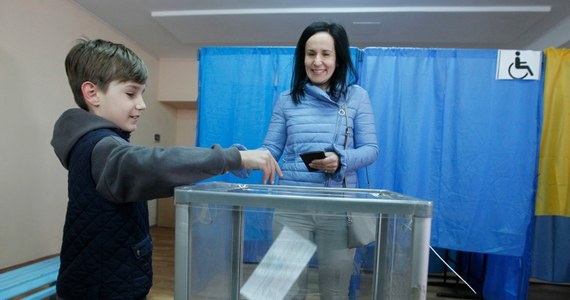Na Ukrainie dziś odbywa się II tura wyborów prezydenckich, w której o najwyższe stanowisko w państwie ubiegają się komik telewizyjny Wołodymyr Zełenski i urzędujący prezydent Petro Poroszenko.