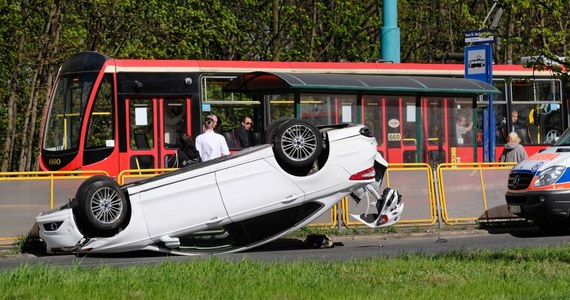 W Wielką Sobotę doszło do 83 wypadków na drogach, w których zginęło 12 osób, a rannych zostało 97 - poinformował PAP komisarz Dawid Marciniak z zespołu prasowego Komendy Głównej Policji. 