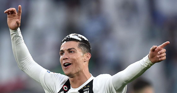 Kibice Juventusu Turyn mają wyjątkowe powody do radości. W sobotę nie tylko ich ulubieńcy zapewnili sobie mistrzostwo Włoch, ale również największy gwiazdor "Starej Damy" portugalski piłkarz Cristiano Ronaldo zapowiedział pozostanie w klubie.