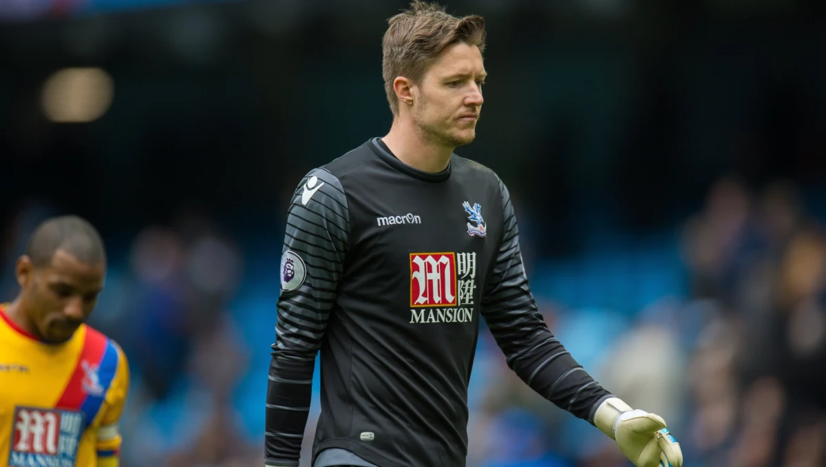 Walijski bramkarz Crystal Palace Wayne Hennessey podczas imprezy klubowej, zasalutował w kierunku fotografa wykonując gest „heil Hitler”. Kiedy zobaczyli to polscy kibice angielskiego klubu zaoferowali, że zafundują zawodnikowi wycieczkę do obozu Auschwitz-Birkenau.