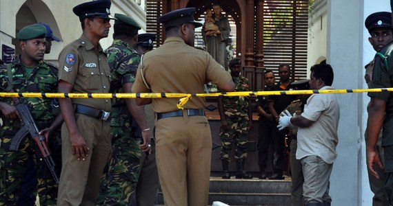 Wciąż weryfikowane są doniesienia jakoby wśród uczestników zamachów na Sri Lance byli Polacy. MSZ nie potwierdza jednak tej informacji - powiedziała rzeczniczka MSZ Ewa Suwara. Działania służb są utrudnione ze względu na wprowadzoną godzinę policyjną.