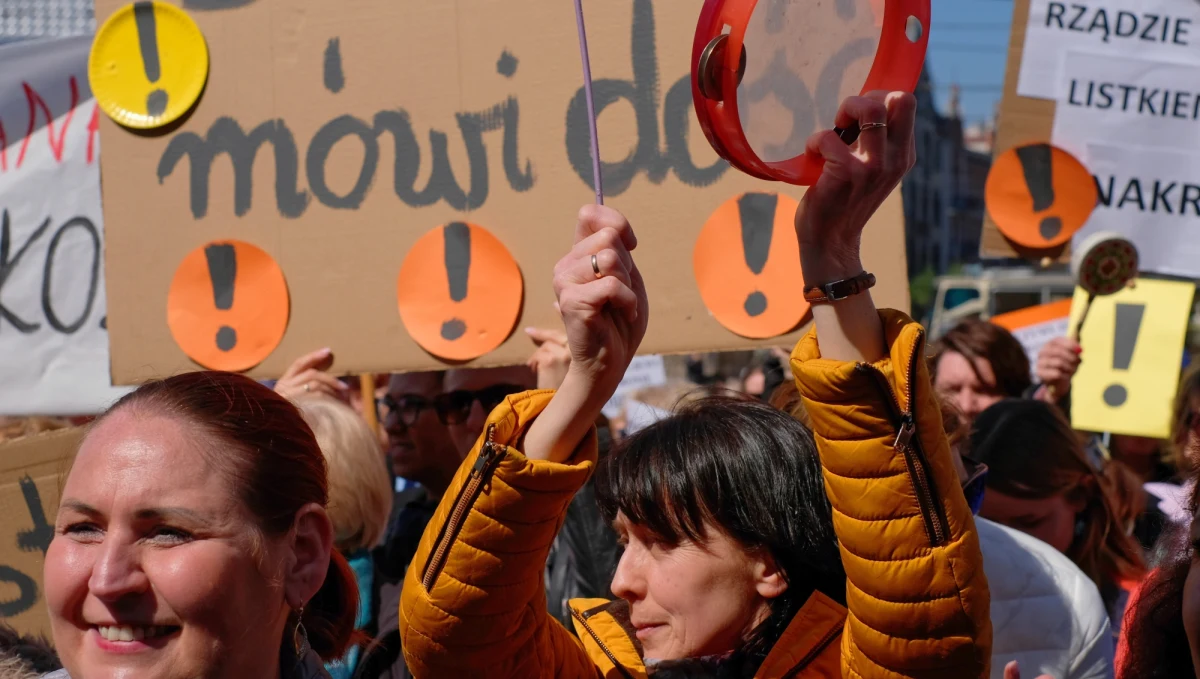Każdy, nawet najbardziej słuszny protest można skompromitować na różne sposoby, zarówno od zewnątrz, jak i z samego środka.