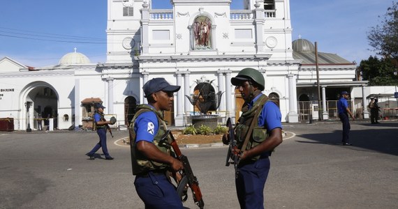 Amerykański Departament Stanu ostrzegł przed możliwymi kolejnymi zamachami terrorystycznymi na Sri Lance. W Niedzielę Wielkanocną w serii ataków na kościoły oraz luksusowe hotele zginęło tam co najmniej 290 osób, a ok. 500 zostało rannych. W atakach zginęło prawdopodobnie co najmniej 37 cudzoziemców, ale tylko w jedenastu przypadkach udało się zidentyfikować ofiary.