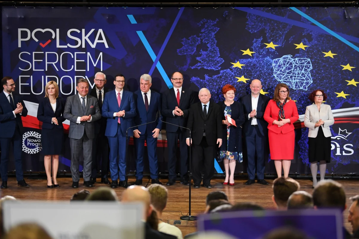 W zbliżających się wyborach do Parlamentu Europejskiego Prawo i Sprawiedliwość może liczyć na 41,6 procent poparcia, a Koalicja Europejska na 36,2 procent głosów - wynika z najnowszego eurosondażu przeprowadzonego przez pracownię Estymator dla DoRzeczy.pl. Trzeci wynika uzyskała Wiosna Roberta Biedronia, na którą głosować chce 8,8 procent badanych, a czwarty - z poparciem 6,1 procent pytanych - Kukiz'15.