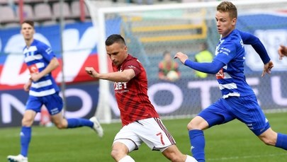 Wisła Kraków - Wisła Płock 2:3. Po dwa gole Peszki i Zawady, czerwona kartka dla Burligi