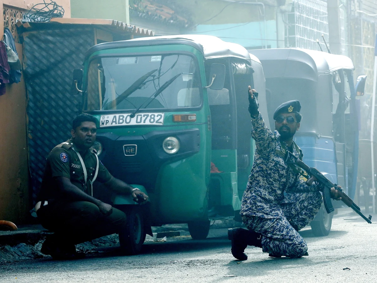 Premier Sri Lanki Ranil Wickremasinghe nie wiedział, że policja ostrzegała przed atakami w kraju, ponieważ przez spór z prezydentem Maithripalą Siriseną nie miał dostępu do raportów wywiadowczych - powiedział w poniedziałek rzecznik rządu.