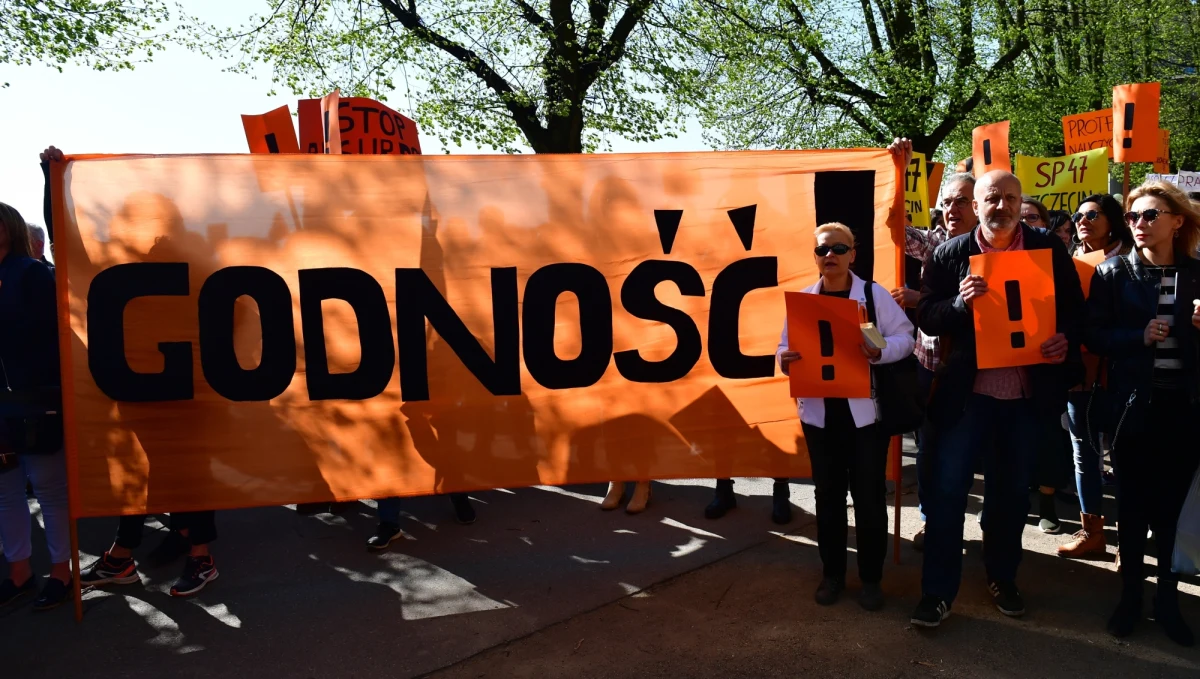 Dotychczasowy przebieg strajku nauczycieli nie pozwala optymistycznie myśleć o rozwoju wydarzeń. Czekając na piątkowy okrągły stół ws. sytuacji w oświacie powinniśmy mieć świadomość, że wiązanie z nim nadziei na rozwiązanie problemów to naiwność na własne życzenie.