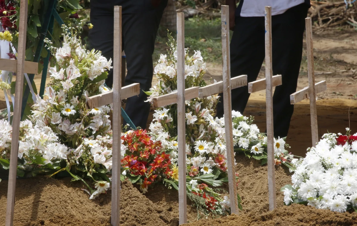 Serię zamachów na kościoły i hotele na Sri Lance przeprowadziło dziewięciu zamachowców, a tożsamość ośmiu z nich już ustalono – poinformowała policja. Według władz jeden ze sprawców studiował w Wielkiej Brytanii i Australii. Wśród zamachowców była kobieta.