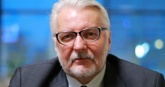 "Społeczeństwo jest konfrontowane z dwoma fałszywymi narracjami" - stwierdził w programie "Onet Opinie" były minister spraw zagranicznych. Odniósł się w ten sposób do trwającego protestu nauczycieli. 