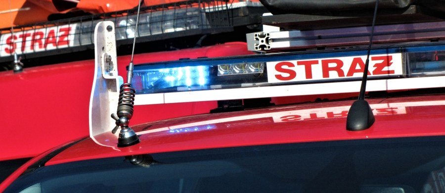 Strażakom udało się opanować pożar hotelu w miejscowości Bieniasze niedaleko Ostródy w warmińsko-mazurskiem. Na miejscu jest 20 zastępów straży pożarnej.