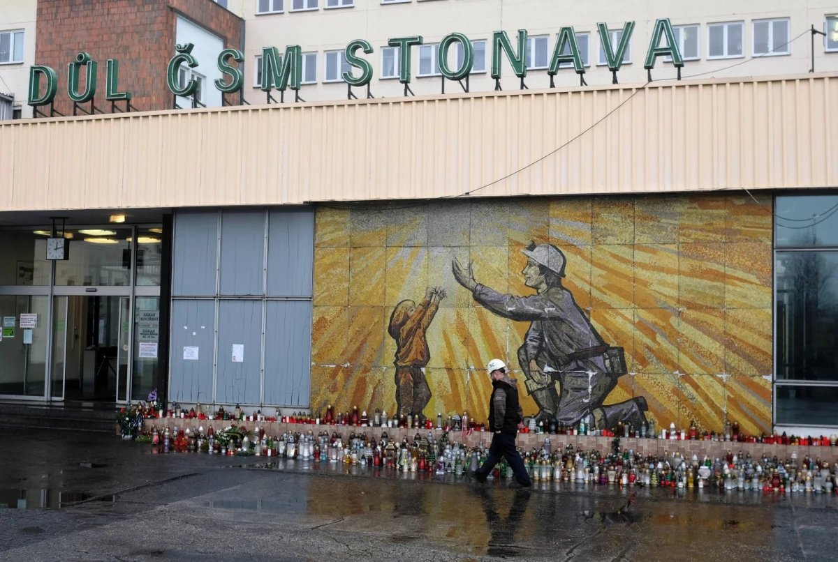 Ratownicy przetransportowali na powierzchnię ciało jednego z górników, którzy zginęli w grudniowej katastrofie w czeskiej kopalni Stonawa. Według prokuratury w Karvinie, do końca kwietnia na powierzchnię powinny zostać przetransportowane ciała jeszcze czterech górników. Cała akcja ma zakończyć się w połowie maja – po wydobyciu ciał kolejnych czterech górników, które znajdują się w innym miejscu, bardziej zniszczonym przez wybuch metanu. 