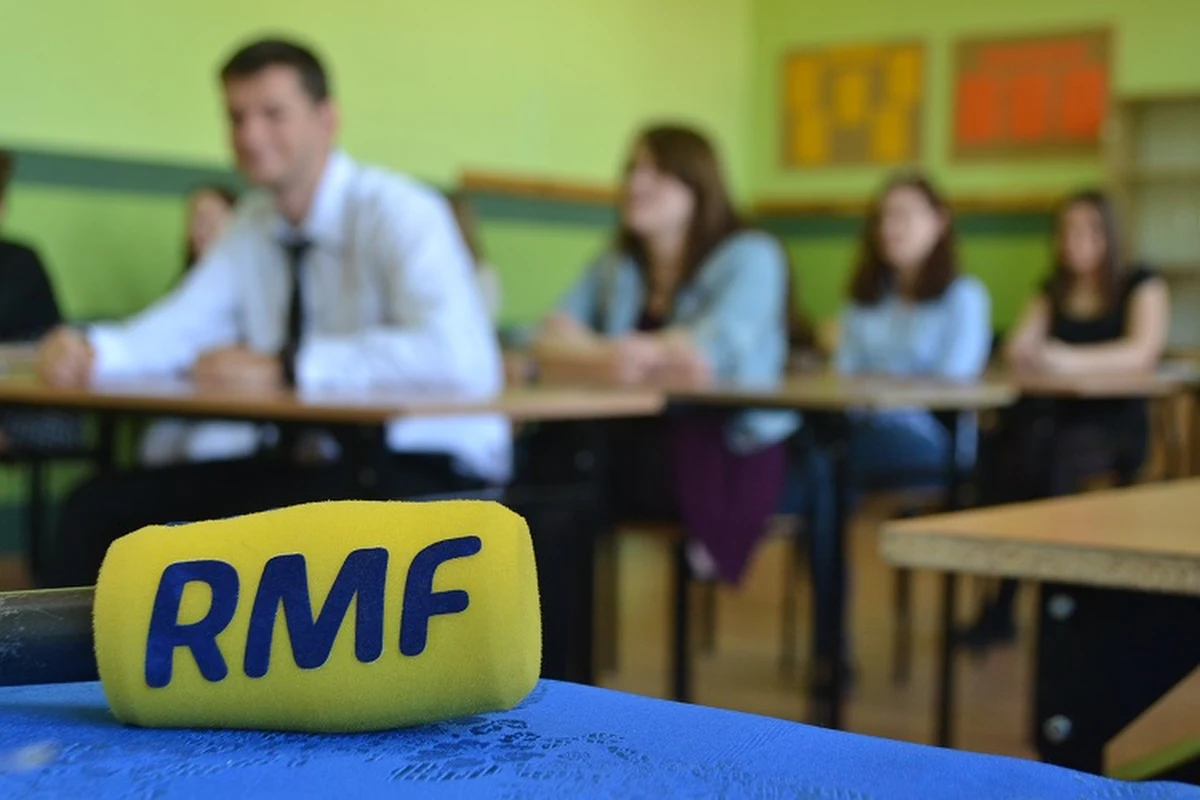 "To abstrakcja! To robienie żartów z edukacji. Proszę nas nie wykorzystywać w ten sposób do rozwiązania problemu". Tak Związek Miast Polskich ocenia pomysł premiera, by w tych szkołach, gdzie dyrektor jednoosobowo nie podejmie się klasyfikacji tegorocznych maturzystów, zrobi to samorząd terytorialny. Tak mówi "ustawa maturalna", nad którą w tej chwili pracuje rząd.