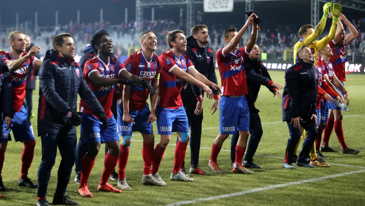 Piłkarze Rakowa Częstochowa w sezonie 2019/2020 zagrają w Ekstraklasie. Awans zapewnili sobie pokonując u siebie Podbeskidzie Bielsko-Biała 2:0.