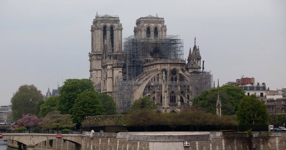 ​Dlaczego pracownicy paryskiej katedry Notre Dame zignorowali pierwszy alarm przeciwpożarowy? To pytanie stawia francuska prasa po ujawnieniu wstępnych rezultatów śledztwa w sprawie pożaru tej zabytkowej świątyni.