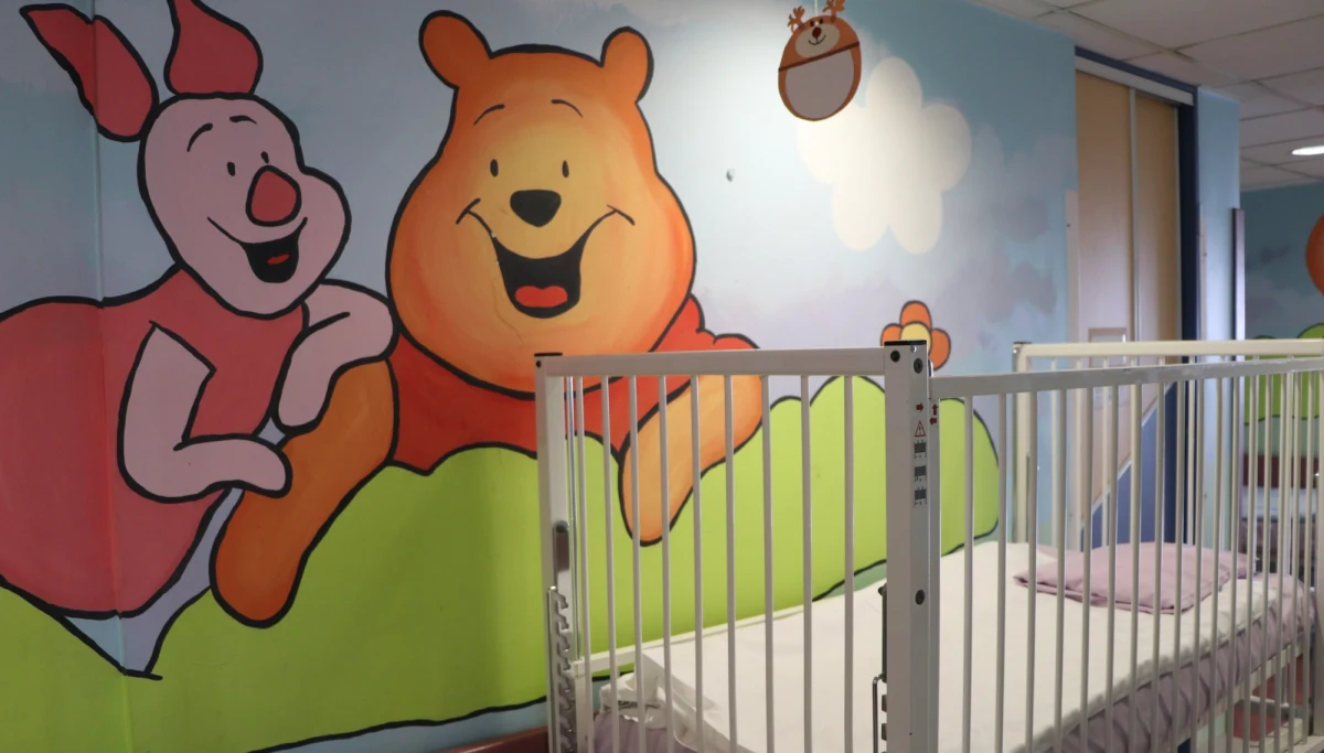 ​Szpitale nie będą mogły pobierać opłat od rodziców i opiekunów przebywających w placówkach z dzieckiem lub z osobą niepełnosprawną w stopniu znacznym - przewiduje obecne brzmienie projektu noweli ustawy o prawach pacjenta, przyjęte przez posłów z komisji zdrowia.