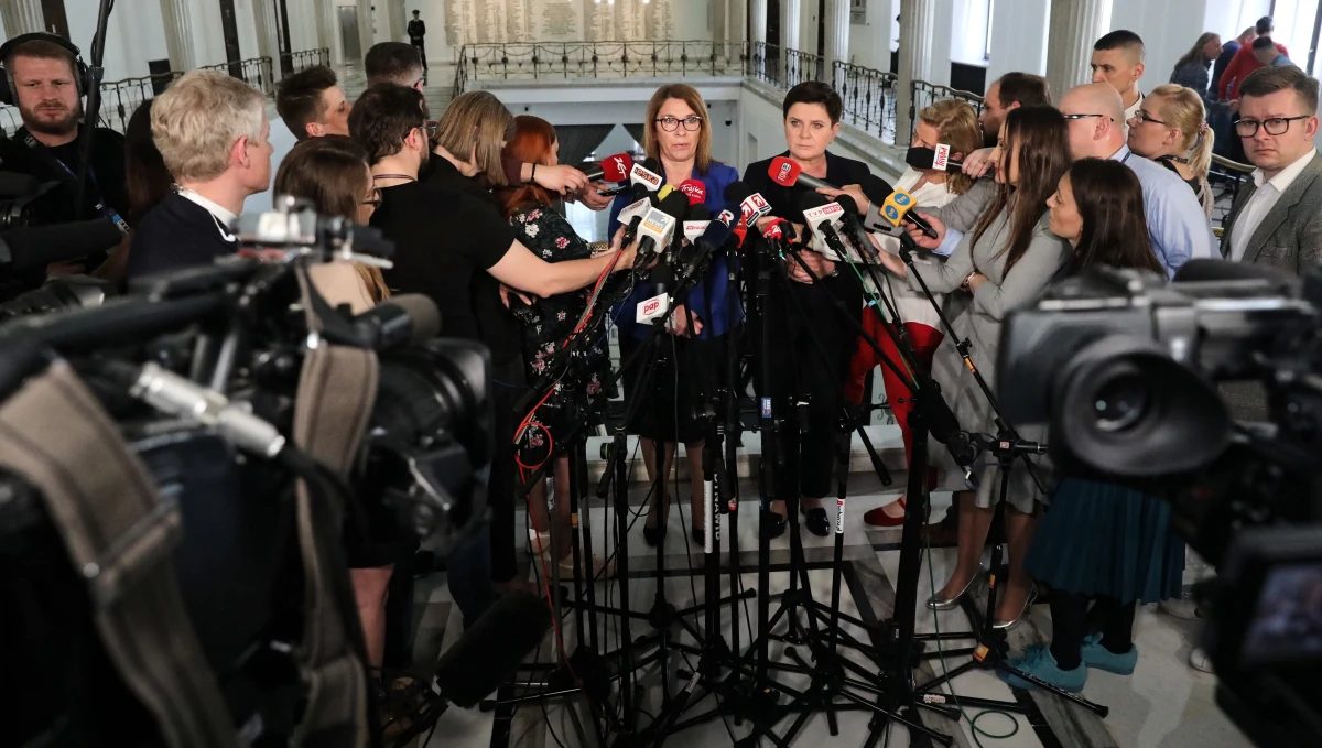 Decyzja ZNP o zawieszeniu strajku jest ważna i potrzebna wszystkim - przede wszystkim maturzystom, rodzicom i nauczycielom; dziękuję za nią - oświadczyła w czwartek wicepremier Beata Szydło. Zapewniła, że rząd jest otwarty na rozmowę i chce prowadzić dialog.