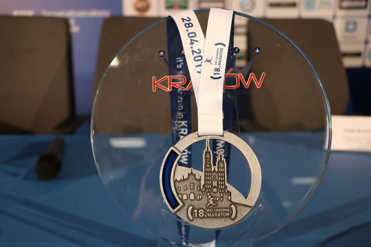W niedzielę o godzinie 9:00 na Rynku Głównym w Krakowie rozpocznie się 18. PZU Cracovia Maraton. Na liście startowej jest już ponad 6 200 biegaczy. Organizatorzy liczą, że zwycięzca pobije rekord trasy - ustanowiony w 2009 roku przez Kenijczyka Juliusa Kipkorira Kilimę - 2:11.26.