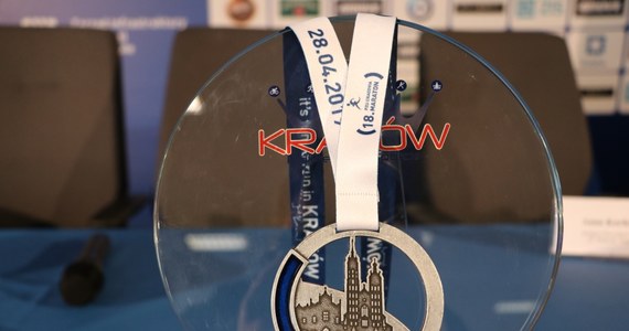 W niedzielę o godzinie 9:00 na Rynku Głównym w Krakowie rozpocznie się 18. PZU Cracovia Maraton. Na liście startowej jest już ponad 6 200 biegaczy. Organizatorzy liczą, że zwycięzca pobije rekord trasy - ustanowiony w 2009 roku przez Kenijczyka Juliusa Kipkorira Kilimę - 2:11.26.