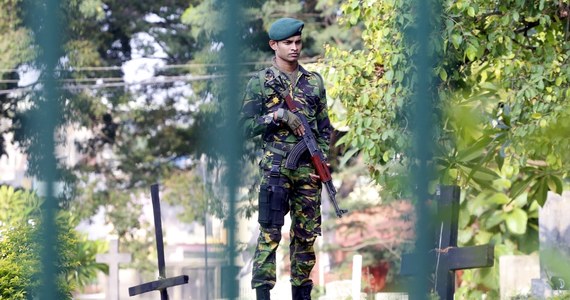 Policja poszukuje 140 osób podejrzanych o powiązania z dżihadystyczną organizacją Państwo Islamskie w związku z niedzielną serią ataków na kościoły i hotele na Sri Lance - poinformował prezydent tego kraju Maithripala Sirilsena.