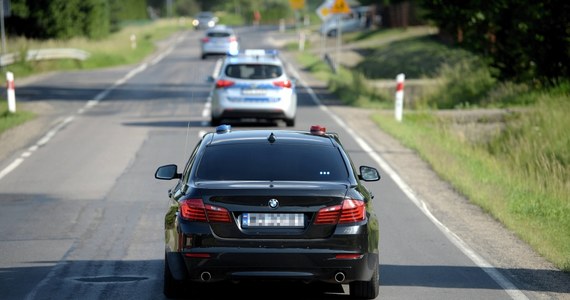 Wypadek - kolejny w ostatnim czasie - z udziałem auta Służby Ochrony Państwa. Na ul. Czerniakowskiej w Warszawie prowadzący służbowy samochód funkcjonariusz SOP-u potrącił rowerzystkę. Jak ustalił dziennikarz RMF FM Krzysztof Zasada, kobieta ma potłuczenia, została zabrana do szpitala na obserwację.