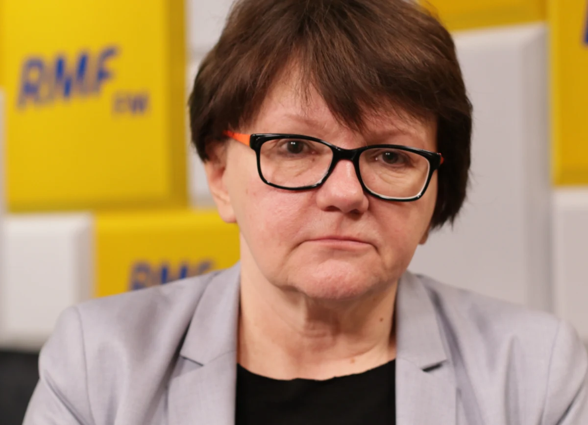 „Oczekiwaniem młodych ludzi jest to, żeby mogli się w szkole spotkać z nauczycielem. Spotkać i porozmawiać na zasadzie partnerstwa” – podkreśliła w Popołudniowej rozmowie w RMF FM prof. Małgorzata Żytko z Wydziału Pedagogicznego Uniwersytetu Warszawskiego. „Często mamy jednak do czynienia z taką od lat w wielu modelach szkoły obowiązującą relacją, że nauczyciel jest takim instruktorem. Jest osobą, która prowadzi monolog i która oczekuje konkretnych odpowiedzi od uczniów” – dodała prof. Żytko.