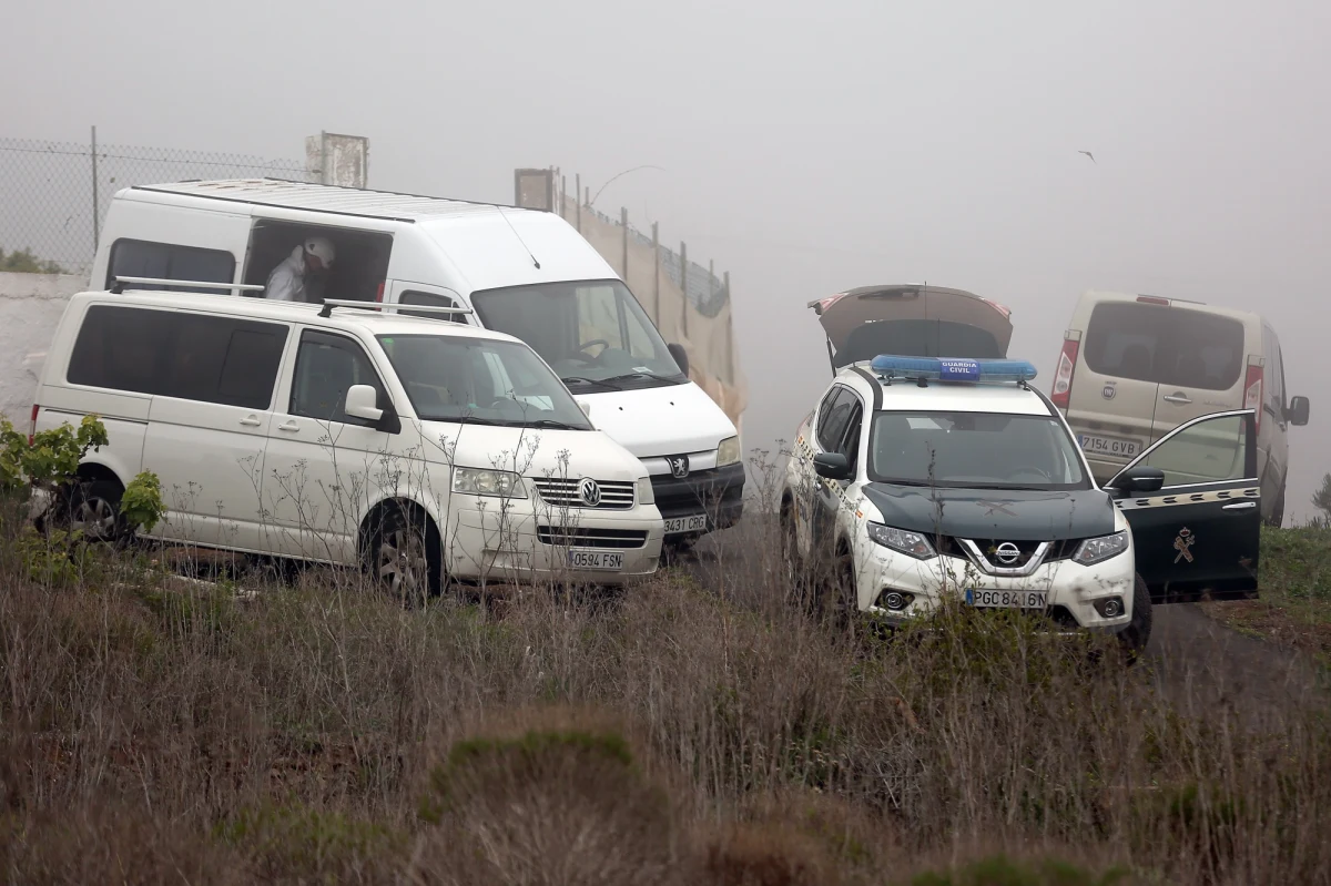 Hiszpańscy śledczy podejrzewają, że Niemiec, który brutalnie zamordował swoją żonę i syna na Teneryfie, swoją zbrodnię zaplanował. Ciała kobiety i 10-letniego chłopca znaleziono w jaskini w górach. Służby doprowadziły na miejsce tragedii zeznania 5-latka, który zdołał umknąć ojcu. 