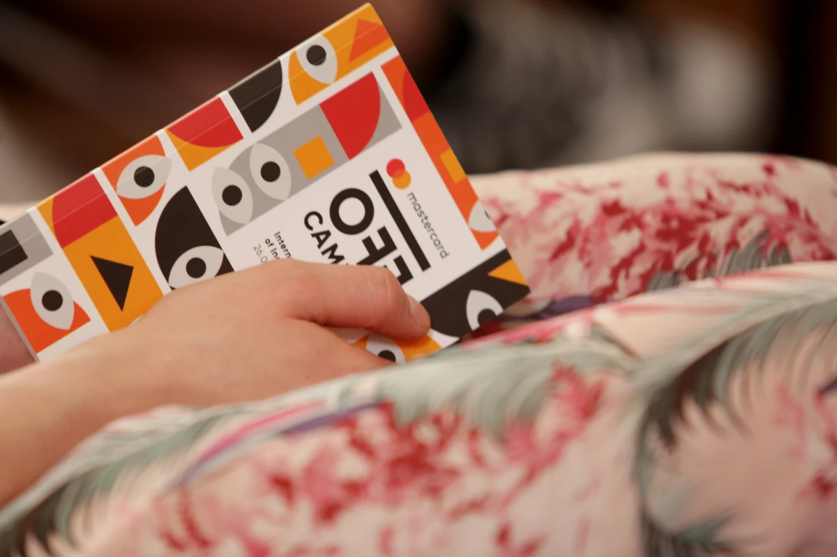 Do Krakowa zjeżdżają twórcy filmowi z całego świata, aby wziąć udział w 12. Międzynarodowym Festiwalu Kina Niezależnego Mastercard Off Camera. Najważniejszą częścią rozpoczynającej się w piątek imprezy jest konkurs "Wytyczanie drogi", w którym nagrodą wynosi 100 tys. dol.