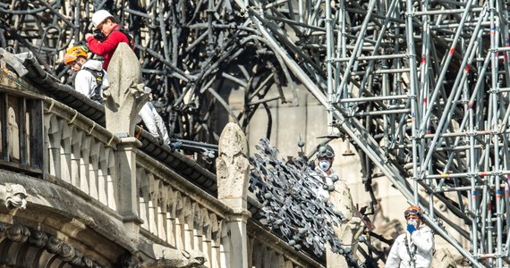 Nie tylko bogacze przekazują pieniądze na odbudowę zniszczonej pożarem paryską katedrę Notre Dame – zauważa CNN. Z dotacji na renowację zebrano 850 milionów euro. Jednym z darczyńców jest 9-latka z Wielkiej Brytanii, która dołożyła swoje 3… euro.