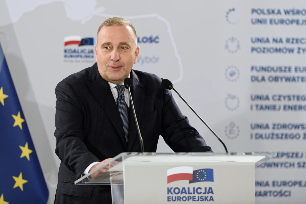  „18 maja w Warszawie odbędzie się w wielki marsz organizowany przez Koalicję Europejską; zapraszam na niego wszystkich, którzy chcą wolnej, europejskiej Polski” - powiedział w sobotę w Poznaniu na konwencji regionalnej Koalicji Europejskiej Grzegorz Schetyna. Lider PO zwrócił się również do nauczycieli. "Wasz protest miał sens, wasza determinacja zrobiła na nas wielkie wrażenie; chcemy, aby polska edukacja była najlepsza na świecie" - mówił.