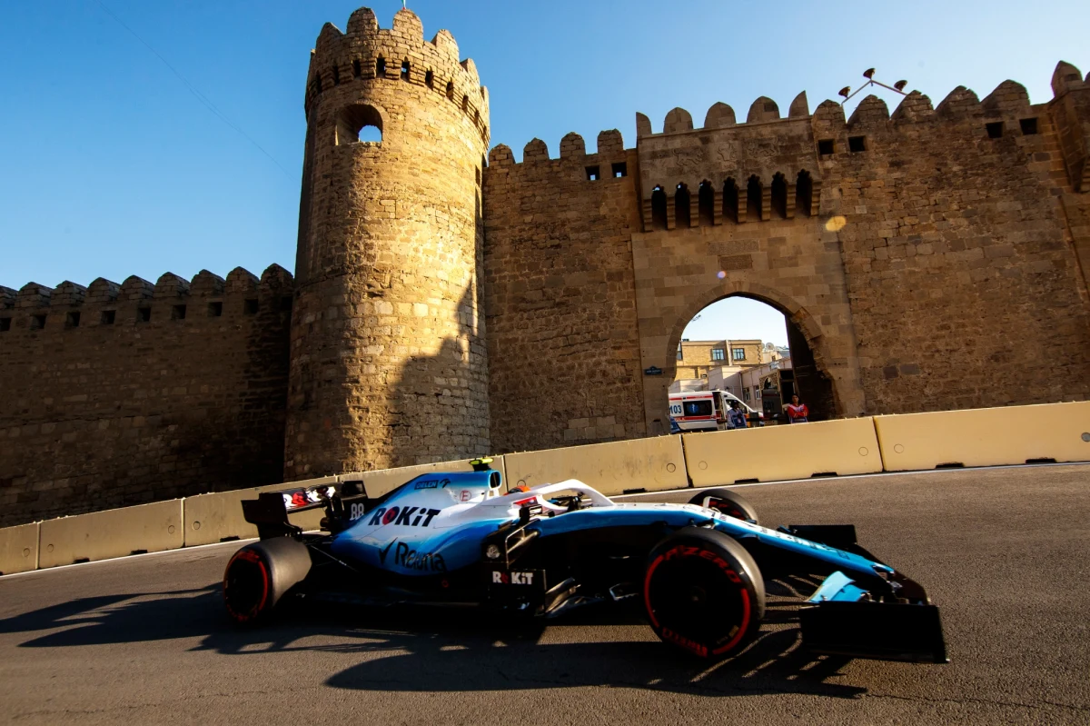 Kierowca z Monako Charles Leclerc ponownie był najszybszy przed partnerem z zespołu Ferrari Niemcem Sebastianem Vettelem na trzecim treningu przed niedzielnym wyścigiem o Grand Prix Formuły 1 w Baku. Robert Kubica (Williams) uzyskał 18. czas.