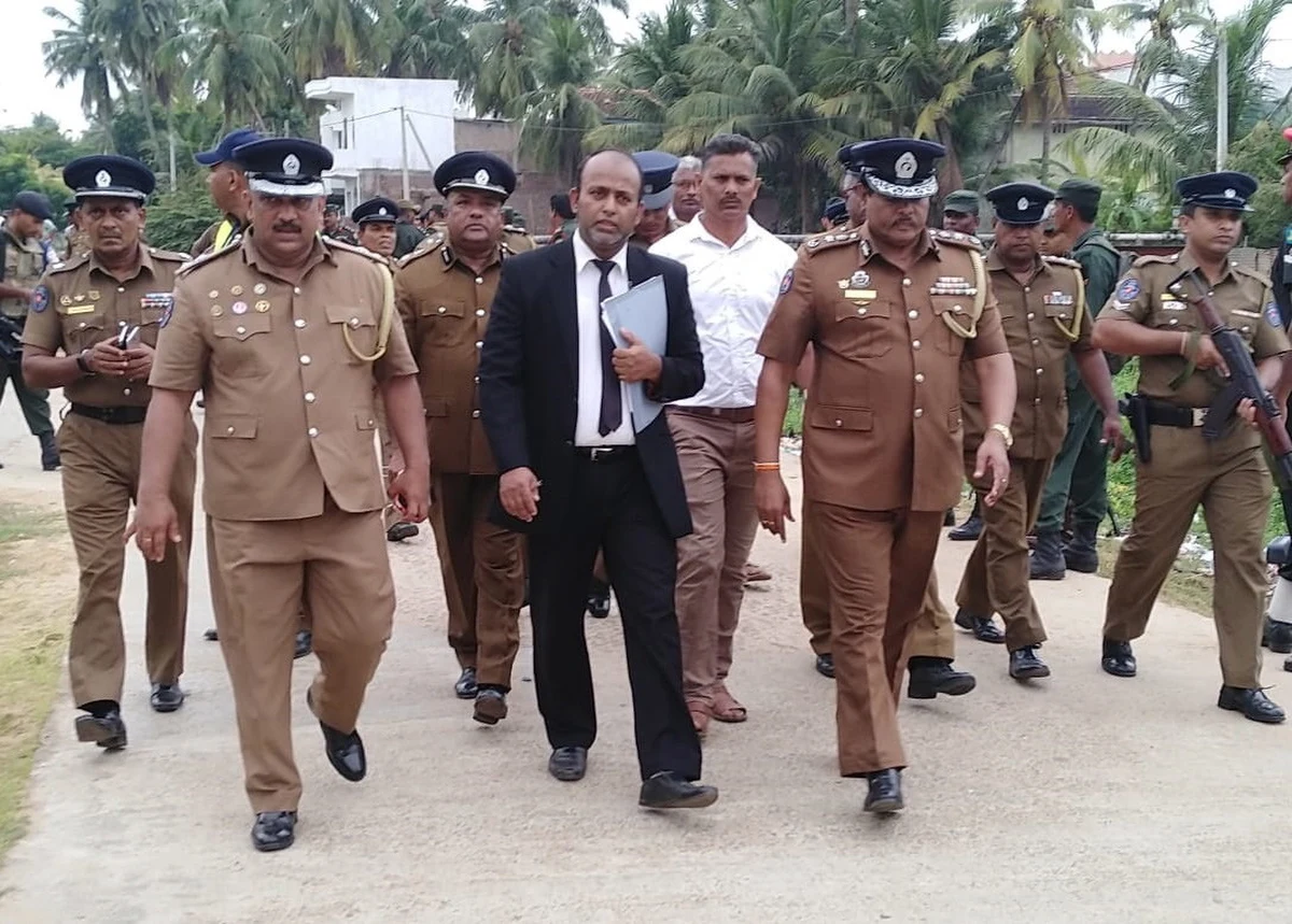 Prezydent Sri Lanki Maithripala Sirisena zdelegalizował w sobotę dwa islamistyczne ugrupowania.Podejrzewa, że to one stały za niedawnymi zamachami bombowymi na kościoły i hotele. W zamachach tych zginęło w Niedzielę Wielkanocną ponad 250 ludzi.