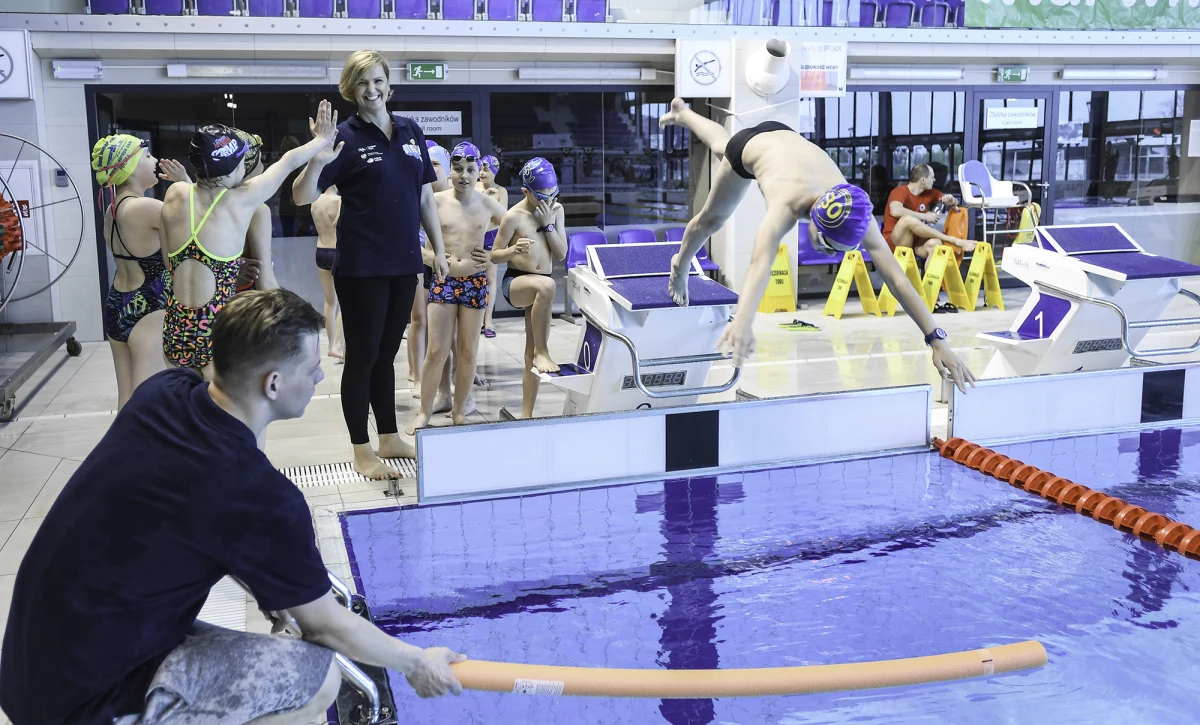 Ponad dwustu młodych adeptów pływania wzięło udział w pierwszej tegorocznej odsłonie Otylia Swim Tour, która odbyła się w Lublinie. – Lublin przywitał nas nie tylko słońcem, ale i gromadą uśmiechniętych dzieci – mówiła Otylia Jędrzejczak.