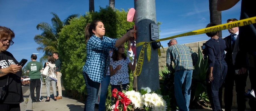 Jedna osoba zginęła, a 3 zostały ranne w ataku na synagogę w Poway - 32 km na północ od San Diego. Sprawcą jest prawdopodobnie 19-letni biały mężczyzna. Jest już w rękach policji. 