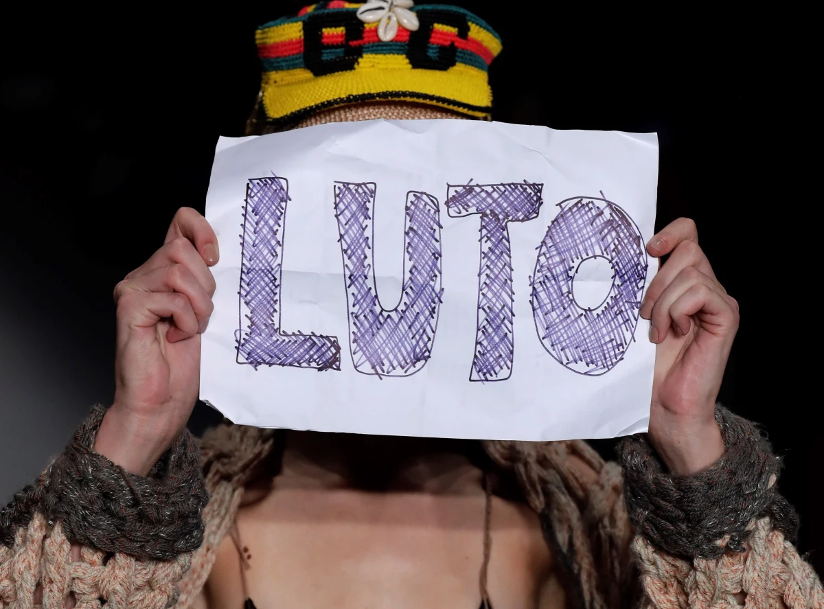 26-letni brazylijski model zmarł nagle podczas pokazu w ramach Fashion Week w Sao Paulo (SPFW) - podała w niedzielę agencja AFP, powołując się na organizatorów imprezy. Mężczyzna stracił przytomność, gdy szedł po wybiegu.