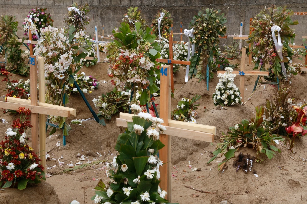 "Islamistyczni bojownicy odpowiedzialni za serię zamachów bombowych z Niedzieli Wielkanocnej, w których na Sri Lance zginęło ponad 250 osób, planują kolejne ataki i mogą nosić mundury wojskowe" - ostrzegły w poniedziałek źródła w lankijskich siłach bezpieczeństwa.