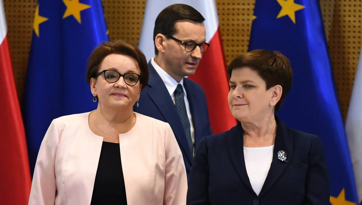 Okrągły stół edukacyjny we wtorek zamieni się w pięć małych podstolików. W kolejnym dniu rozmów o szkole znów nie wezmą udział strajkujące do soboty związki zawodowe nauczycieli, opozycja i przedstawiciele rodziców przeciwni zmianom wprowadzonym w edukacji przez obecny rząd - dowiedział się reporter RMF FM. Spotkanie, bez udziału mediów, odbędzie się w Akademii Pedagogiki Specjalnej przy ulicy Szczęśliwickiej w Warszawie.