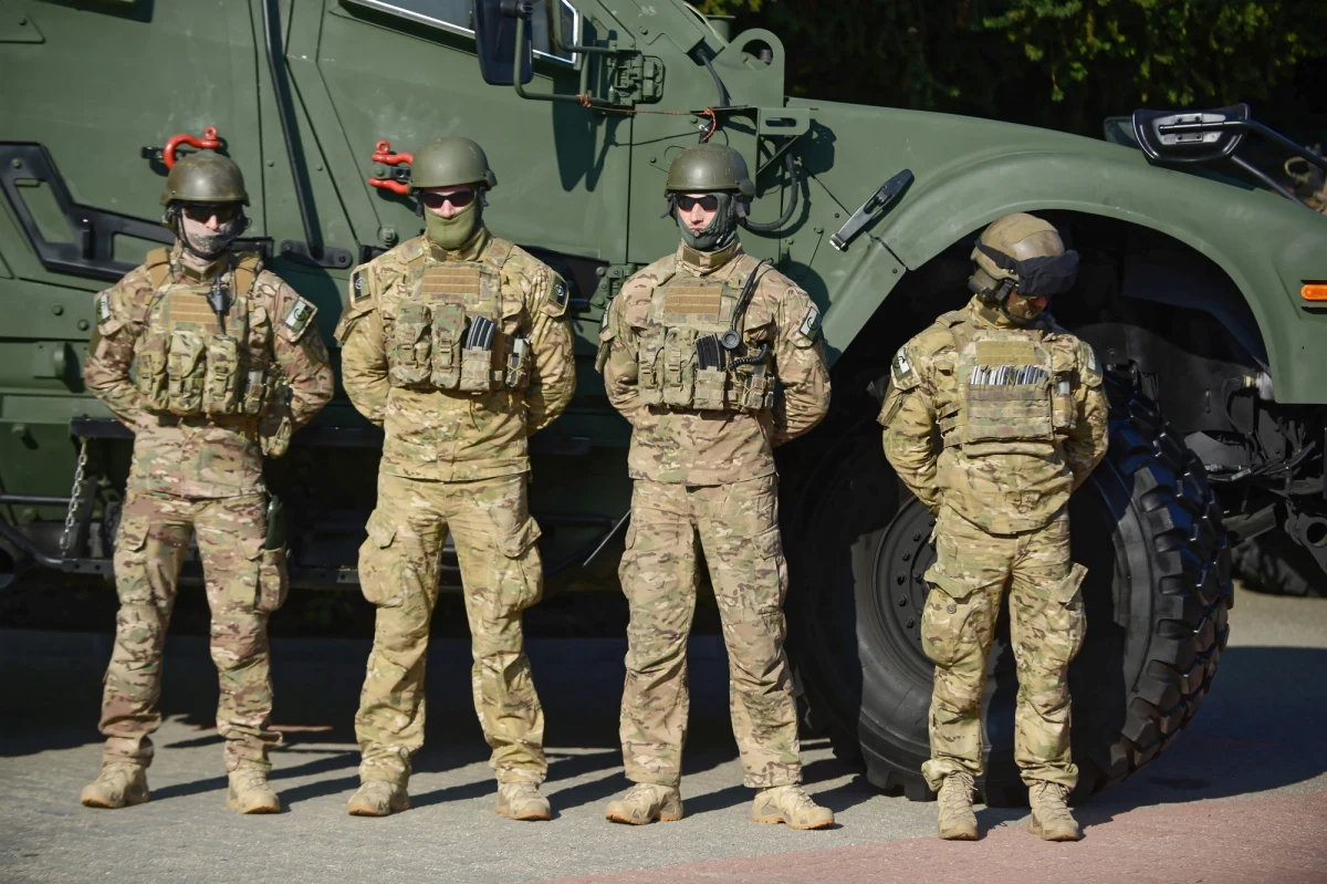 MON zmienia wytyczne w sprawie wychowania żołnierzy. Jak dowiedział się reporter RMF FM, z decyzji dotyczącej kształtowania dyscypliny wojskowej zniknęły wartości chrześcijańskie i zasady żołnierzy niezłomnych.