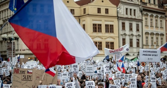 Kilka tysięcy osób demonstrowało w Pradze, a także w innych czeskich miastach przeciwko premierowi Andrejowi Babiszowi i planowanej zmianie na stanowisku ministra sprawiedliwości. Zmiana ta, zdaniem demonstrantów, zagraża niezależności wymiaru sprawiedliwości.
