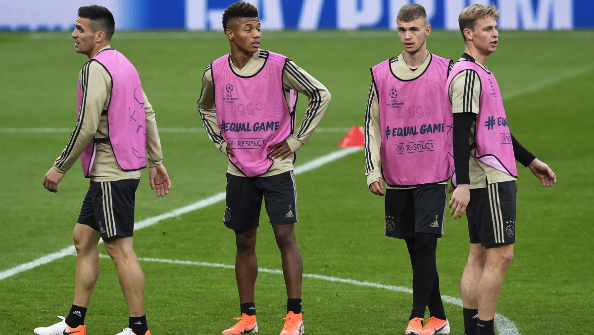 Ajax Amsterdam zagra o ponowną wycieczkę do Madrytu, a Tottenham Hotspur o kolejny historyczny sukces. Dziś wieczorem pierwsze półfinałowe starcie Champions League. To tylko w teorii starcie kopciuszków, bo rzeczywiście oba zespoły nie są europejskimi gigantami. To jednak rewelacje rozgrywek i drużyny, które grają efektowny i ofensywny futbol.