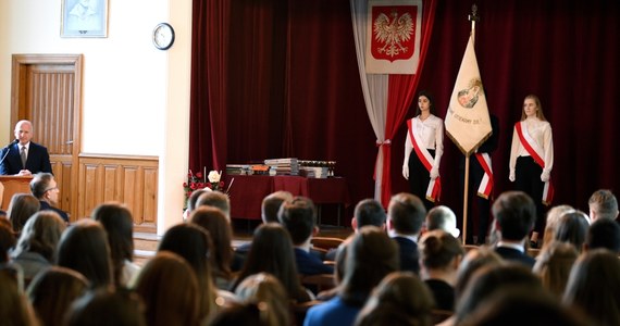 We wszystkich szkołach ponadgimnazjalnych w całej Polsce zostały przeprowadzono klasyfikacje uczniów, będą oni mogli przystąpić do matury - poinformowała we wtorek rzeczniczka Ministerstwa Edukacji Narodowej Anna Ostrowska.