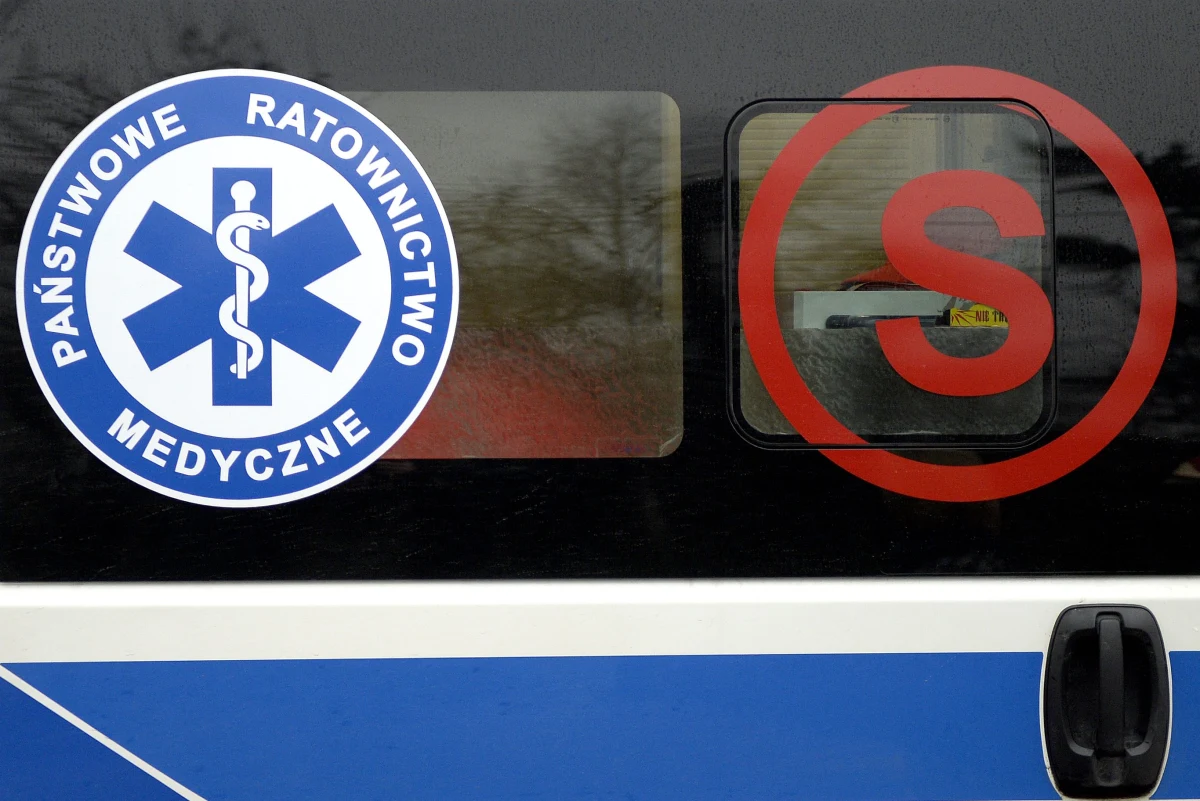 Bus wiozący podopiecznych domu dziecka z Morąga w Warmińsko-Mazurskiem zderzył się czołowo z samochodem osobowym. Sześć osób trafiło do szpitala.