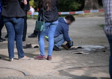 Mężczyzna podpalił się w warszawskich Łazienkach