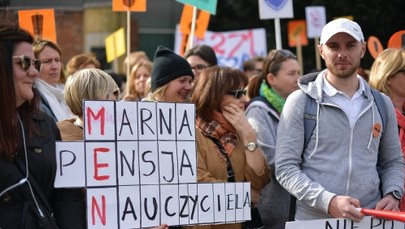Ponad 8 mln zł na pomoc dla strajkujących nauczycieli