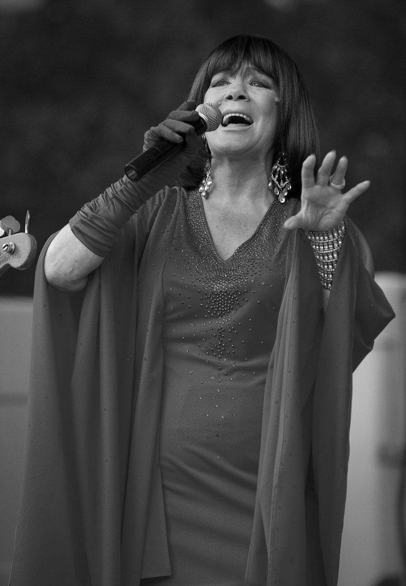 1 maja zmarła Izabela Skrybant-Dziewiątkowska, wokalistka i liderka grupy Tercet Egzotyczny, jednego z najdłużej działających zespołów w Polsce. Gwiazda polskiej piosenki miała 78 lat.